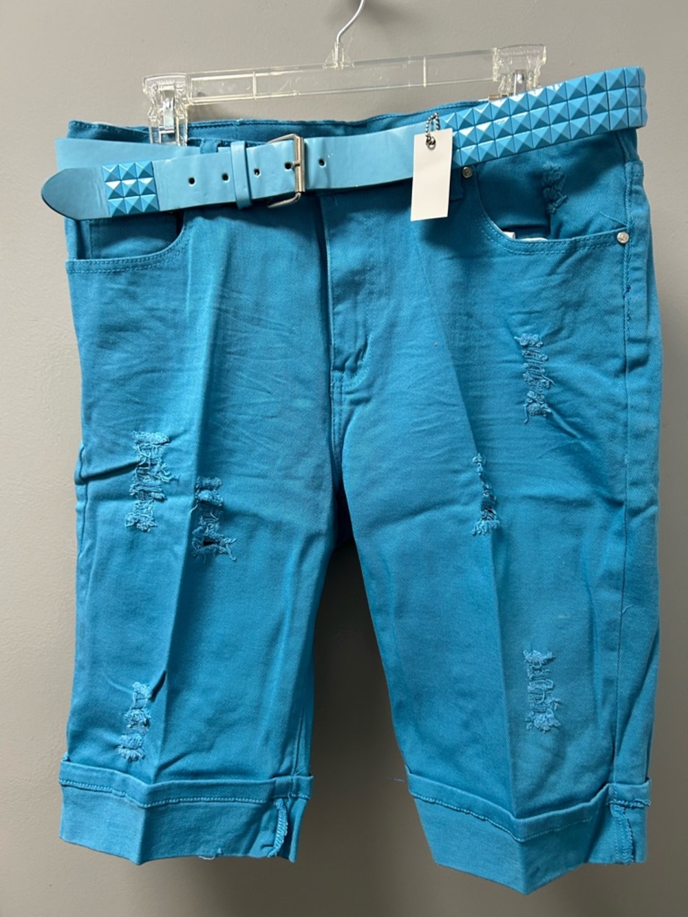 Turquoise Women’s Distressed Knee-Length Shorts with Studded Belt Sz 16